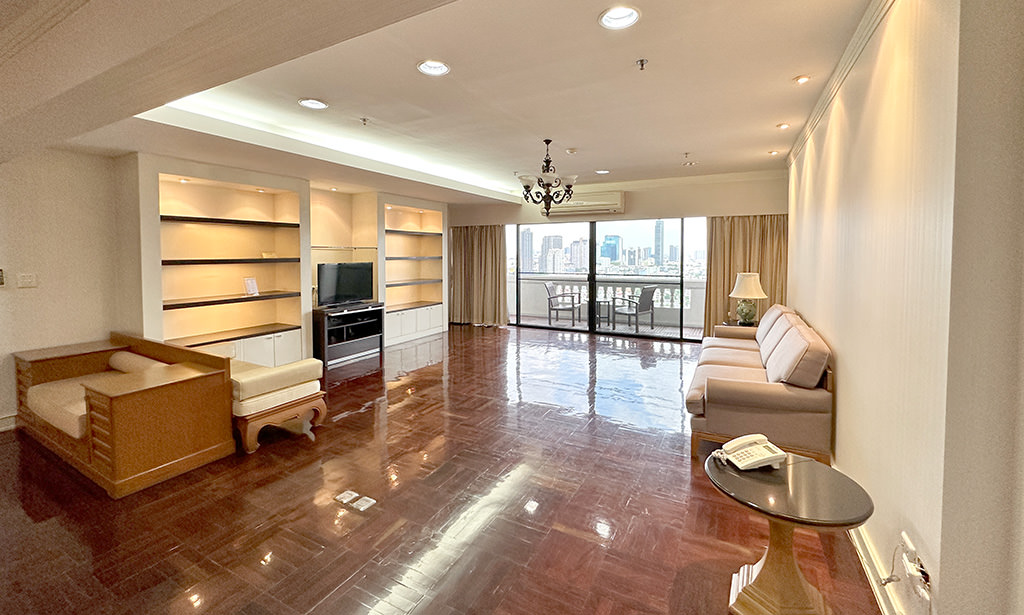 Centre Point Residence Phrompong