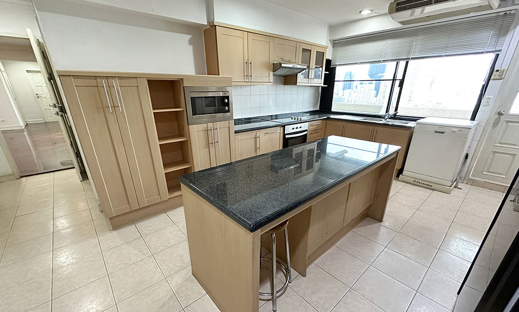 Centre Point Residence Phrompong