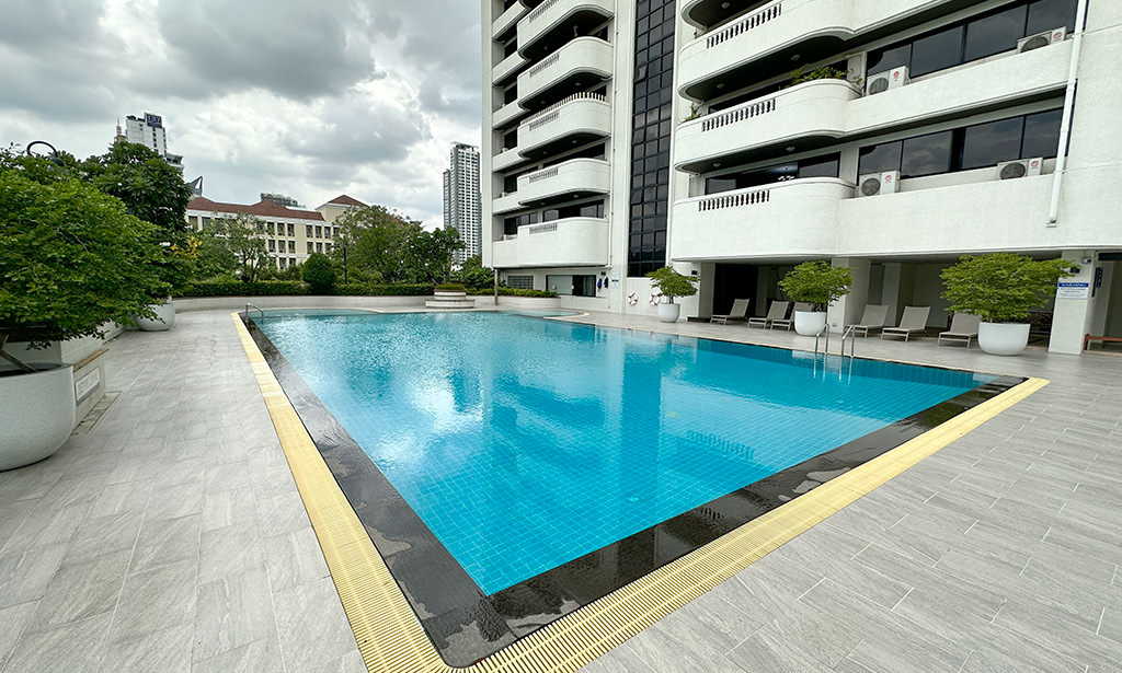 Centre Point Residence Phrompong