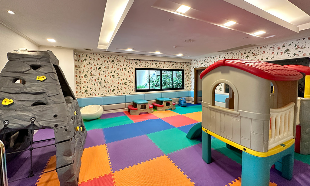 Centre Point Residence Phrompong