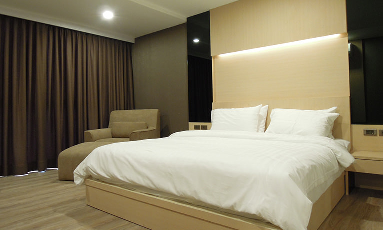 Upper Suites Sukhumvit 39