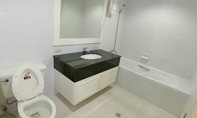 Acadamia Grand Tower