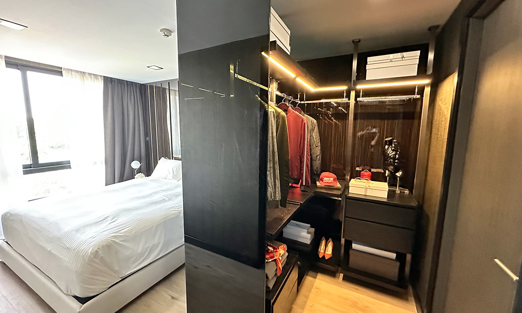 Silver Thonglor Apartments
