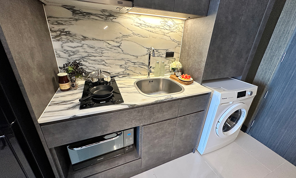 Silver Thonglor Apartments