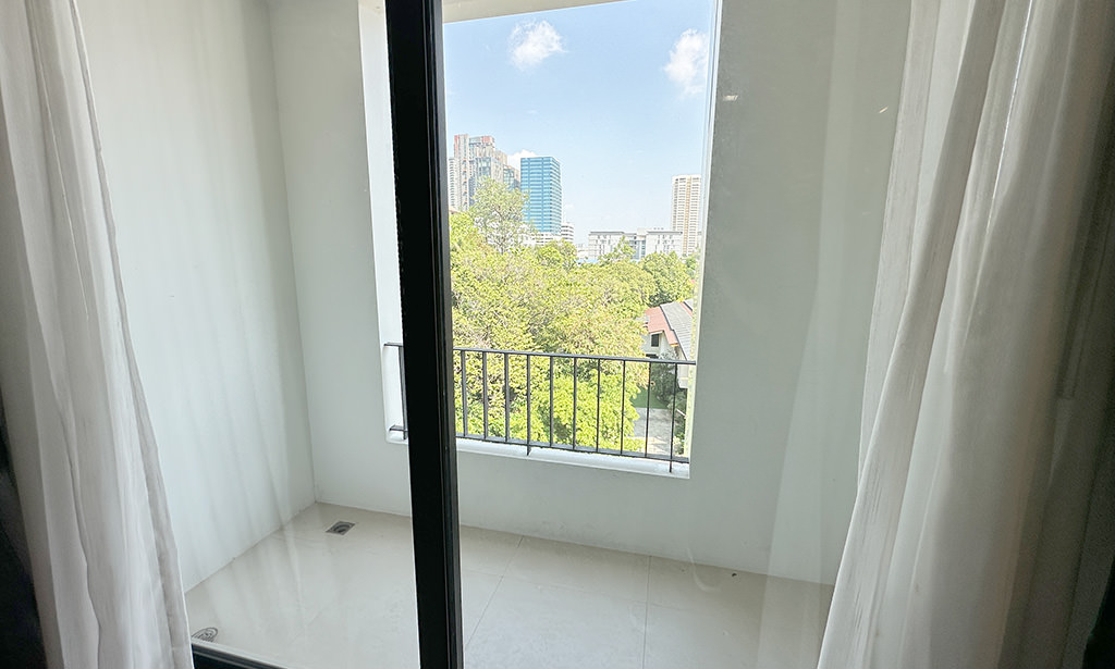 Silver Thonglor Apartments